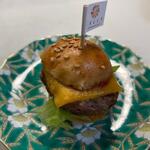 SALLY - チーズスライダーバーガー。
 