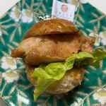 SALLY - 照り焼きチキンバーガー。