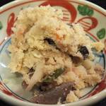 神港 - 【お通し】「卯の花」：椎茸の旨みと野菜の香り、
      穏やかな甘さ！
      