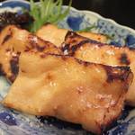 神港 - 「蔵元直送　新酒粕焼き」：山形の地酒・千代寿の酒粕。フルーティーな甘みと、高貴な吟醸酒の香り♪