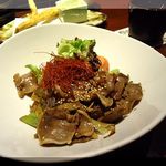 芋蔵 - 黒豚たんとねぎの黒胡椒炒￥680