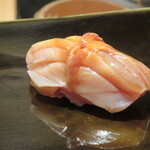 鮨 三つ海 - 赤貝
