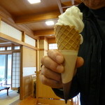 Sarubi No Onsen Kunugiya - ソフトクリーム＠３００