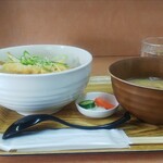 小さな食堂 ヒロ - 海老玉子とじ丼 (税込)650円 ※正面から (2022.02.08)
