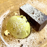 PIZZA MAFIA TOKYO - ガトーショコラとピスタチオのジェラート
      