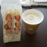 セブンイレブン - 料理写真:いちごサンド、カフェオレ
