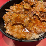 焼肉丼 十番 - カルビ丼（アップ）