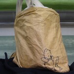 ホワイト餃子 - 地下鉄で（お店は20分以内に冷凍庫を推奨）