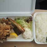 とも食堂 - 料理写真:コンビ弁当500円(生姜焼き＆塩サバ)