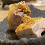 根津 焼鳥 照隅 - 腿マスタードシード