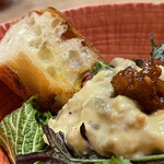 根津 焼鳥 照隅 - いぶりがっこタルタルぽんじりとバゲット