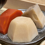 根津 焼鳥 照隅 - 根菜の煮込