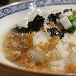 根津 焼鳥 照隅 - 二杯目は鳥スープを掛けて雑炊に