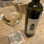 根津 焼鳥 照隅 - グラスの白