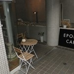 エポケカフェ - ちょっと見つけにくい入口　地下1階にあります