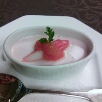 ペルゴーラ - 前菜　赤かぶのムース。