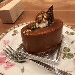 Saron Do Kafe - キャラメルショコラナッツ６００円。ケーキのプレートは外して盛り付けて欲しいところですが、見た目も味も良く、大満足のケーキです（╹◡╹）