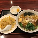 広州厨房 - ラーメン大盛＋半チャーハンセット