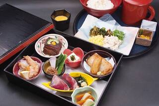 h Kouji gura - 前菜7種盛合せと奄美鶏飯の会食