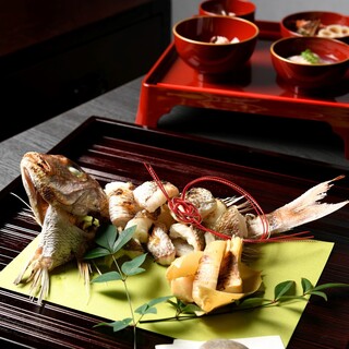 お客さまに寄り添うひと皿。心に残る特別コースを心ゆくまで