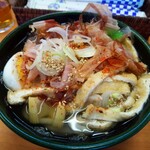 関西風手打うどん いらっしゃい - 薬味と七味唐辛子をかけて