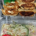 キッチンオリジン - 大餃子6個いり　とコールスローサラダ