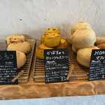 天然こうぼぱん とことこ - 黒い札が、月替りのパンの証なり(O_O)