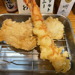 Komeko Tempura Koubou Ten - 左からとり天、海老天、いか天