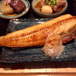 炉端屋 スミドコロ - 小鉢御膳（メイン：縞ほっけ炭焼き）