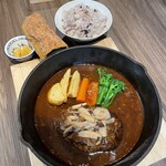 くらのとなり - 煮込みハンバーグ