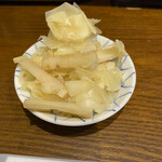 日本橋 天丼 金子半之助 本店 - ガリごぼう