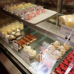 Patisserie YOSHIKAWA  - ショーケースの様子②。