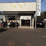 ラーメン専科 竹末食堂 - 1時半すぎなのに、この行列が…