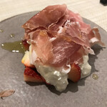 フラテッロ - 生ハムとマスカルポーネ、いちご添え