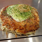 Okonomiyaki To Teppanyaki Dandan - 「肉玉そば」（770円）・「野菜W」（220円増）・「目玉焼き」（60円増）