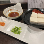 金町製麺 - 湯豆腐 薬味とポン酢付き　400円