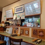 シャンティ - カウンター奥が厨房。