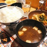 秋吉 - 焼き鳥丼を作るんだって