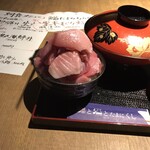 鮨と酒とたまにくし - よいしょ！と、どんどんまぐろが乗せられていきます。(^-^)