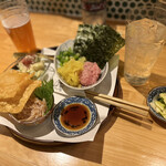 新宿 六 - 前菜3点盛り　とろたく、梅水晶海老、アボカドのタルタル