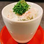 酒肴 大阪まんぷく堂 - ずわい蟹と菜の花の和物。この器が素敵で感動♡