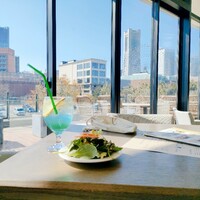 COLONIAL BEACH 横浜ハンマーヘッド - みなとみらいの景色とともに。