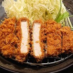 Tonkatsu Ma Mezon - やわらか豚かつ マ・メゾン スナモ店 ＠南砂町 日替わりランチ しらすおろしかつの剣立ち衣に包まれる豚ロース肉は脂身甘く適度な噛み応え