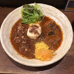 SPICY CURRY 魯珈 - 左がビーフ、右がポーク