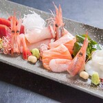 Assortment of 5 pieces of sashimi