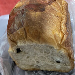 杜の焼たてパン屋さん - レーズントーストハーフ　税込１９４円