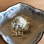 Chinese restaurant KUE - 押し豆腐、ザーサイ、しらす