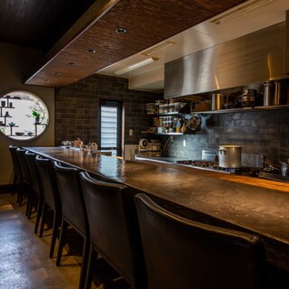 A lively counter seating in a shop quietly located in a residential area