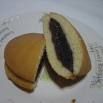 ふね - 切ってみると、餡子がいっぱい