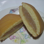 ふね - 切ってみると、白餡がいっぱい